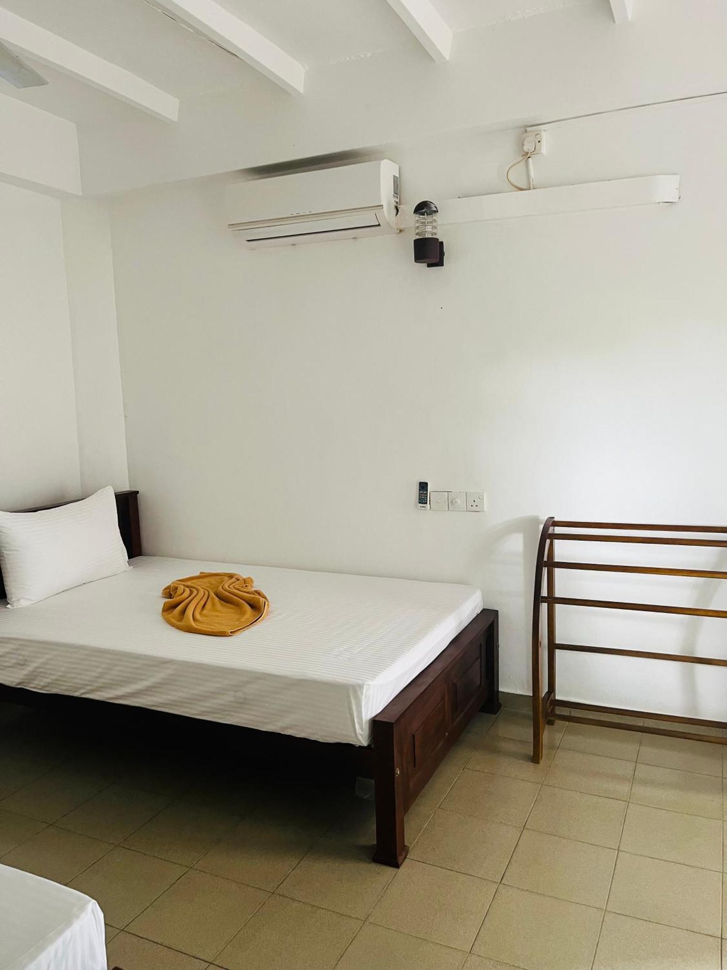 Crystal Wave Holiday Resort Polhena Matara Extérieur photo