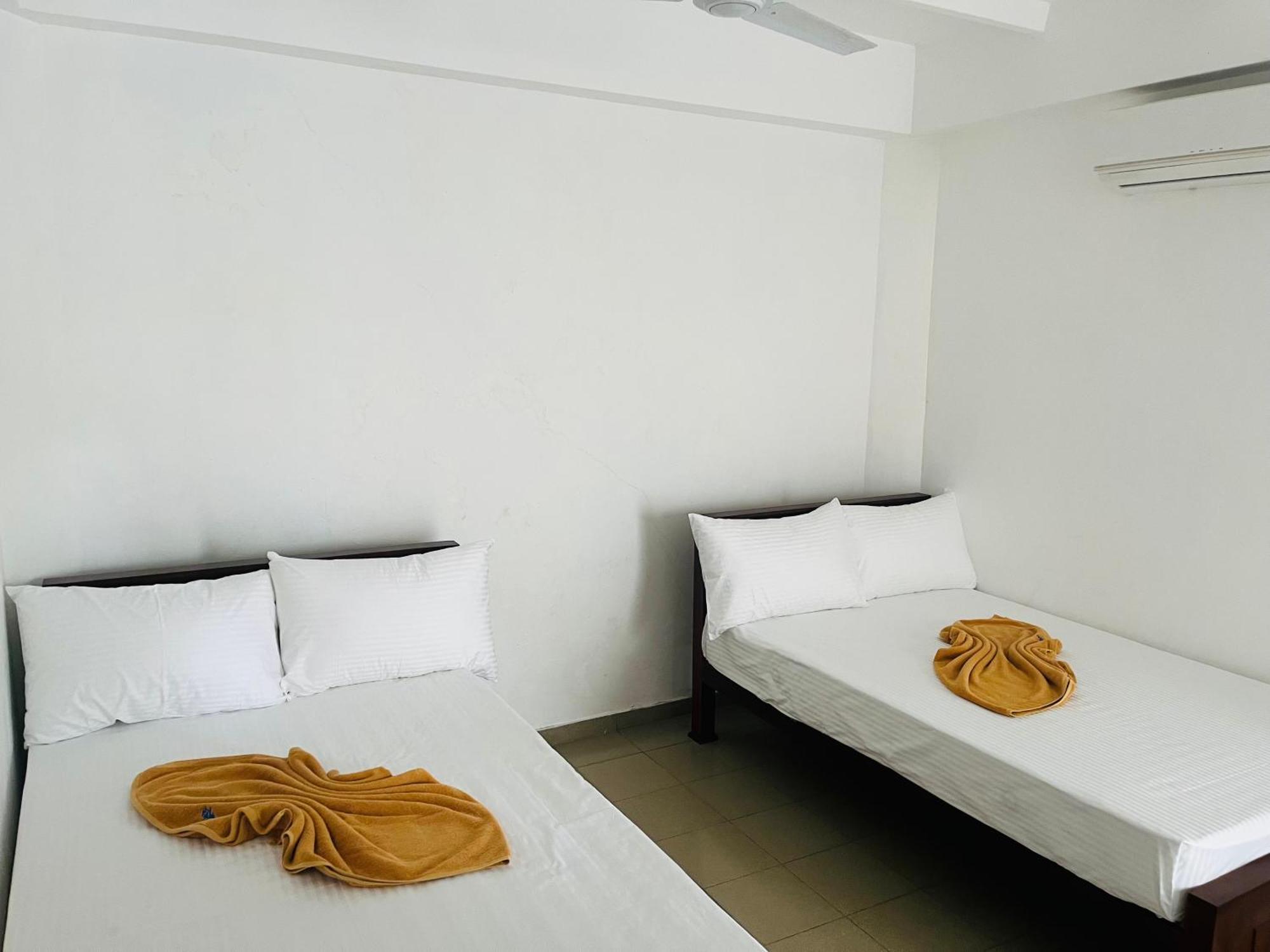 Crystal Wave Holiday Resort Polhena Matara Extérieur photo