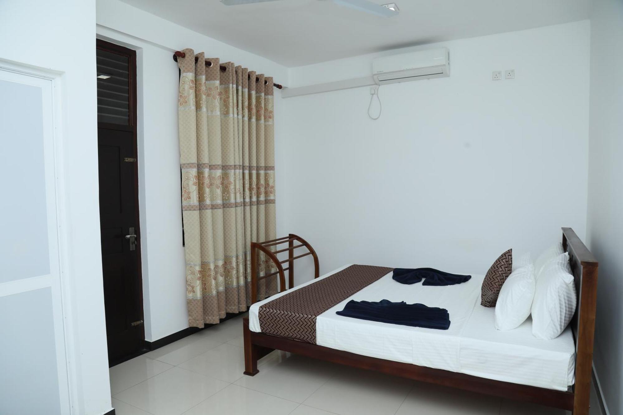 Crystal Wave Holiday Resort Polhena Matara Extérieur photo