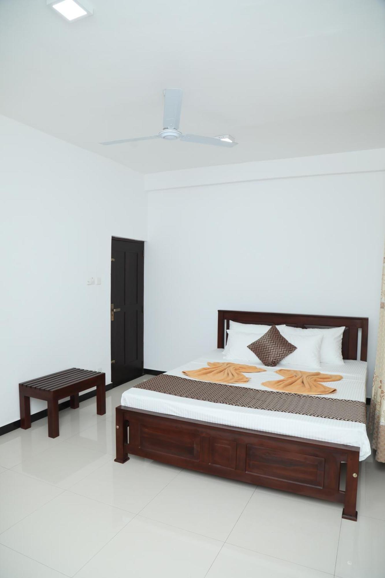 Crystal Wave Holiday Resort Polhena Matara Extérieur photo