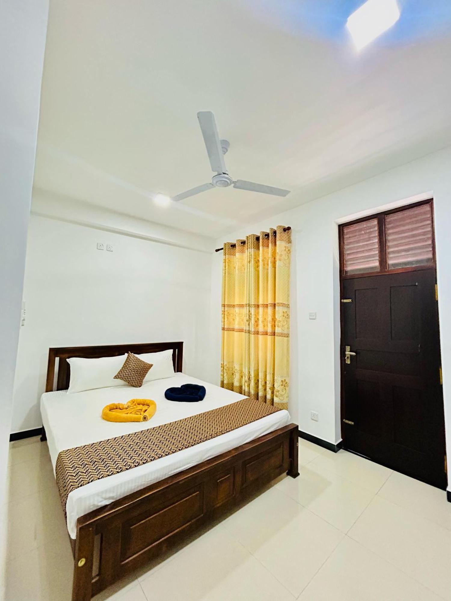 Crystal Wave Holiday Resort Polhena Matara Extérieur photo