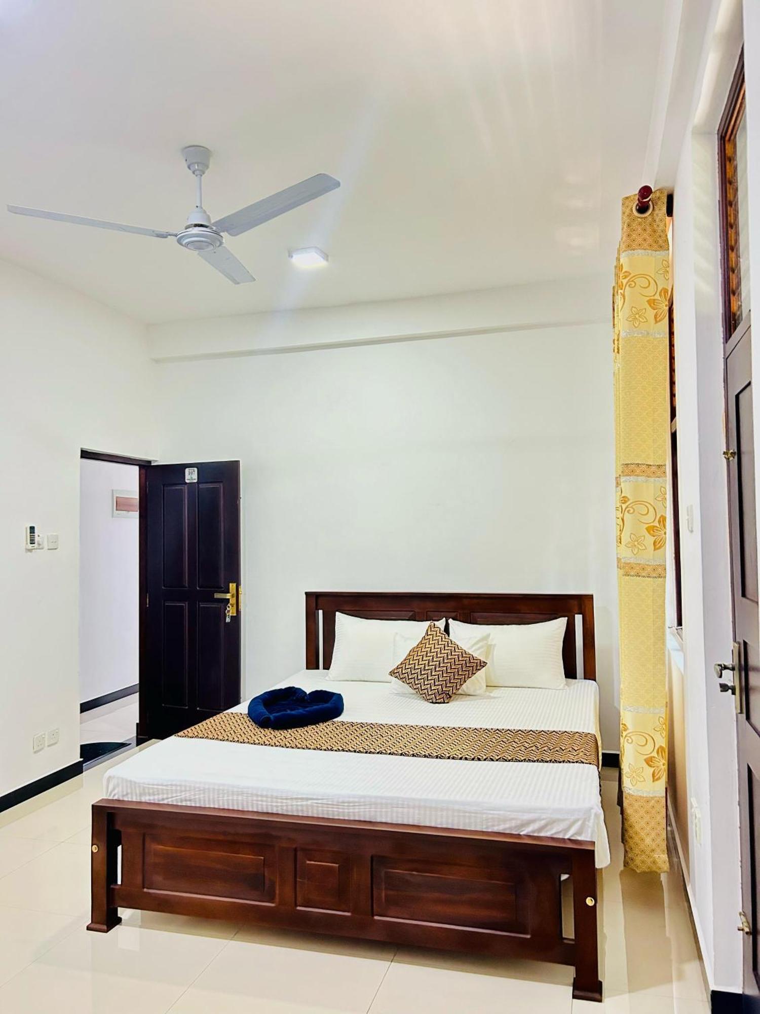 Crystal Wave Holiday Resort Polhena Matara Extérieur photo