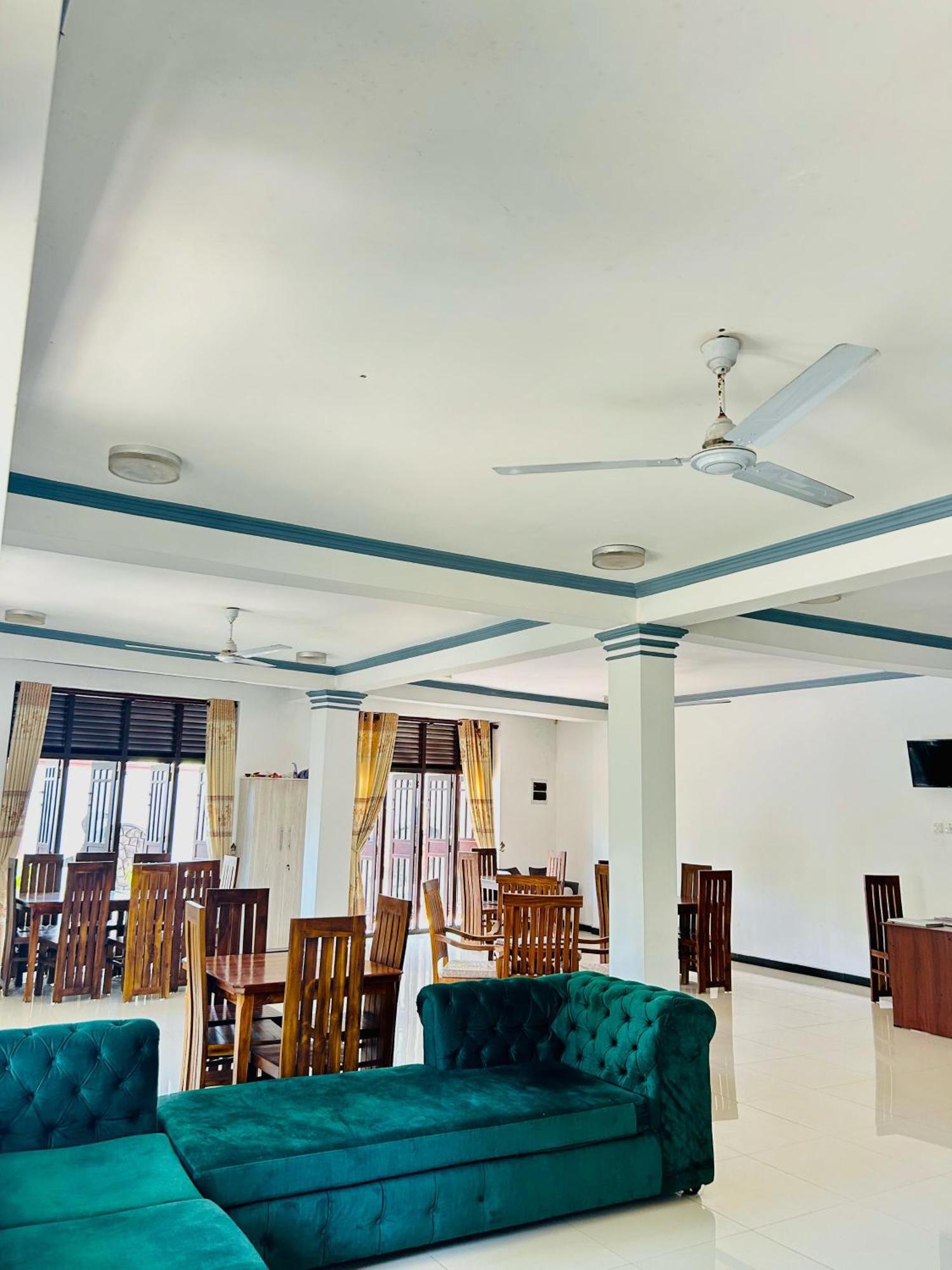 Crystal Wave Holiday Resort Polhena Matara Extérieur photo