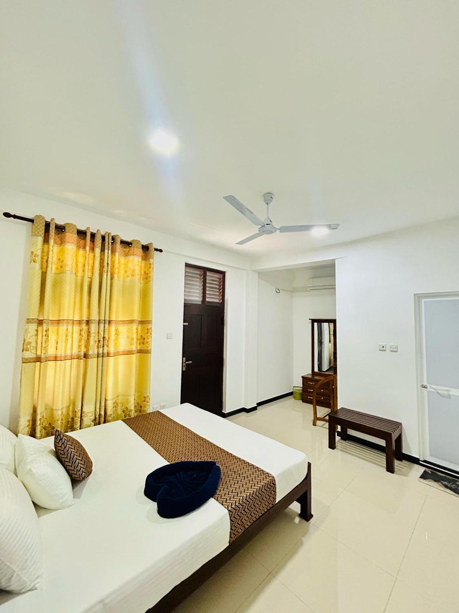 Crystal Wave Holiday Resort Polhena Matara Extérieur photo