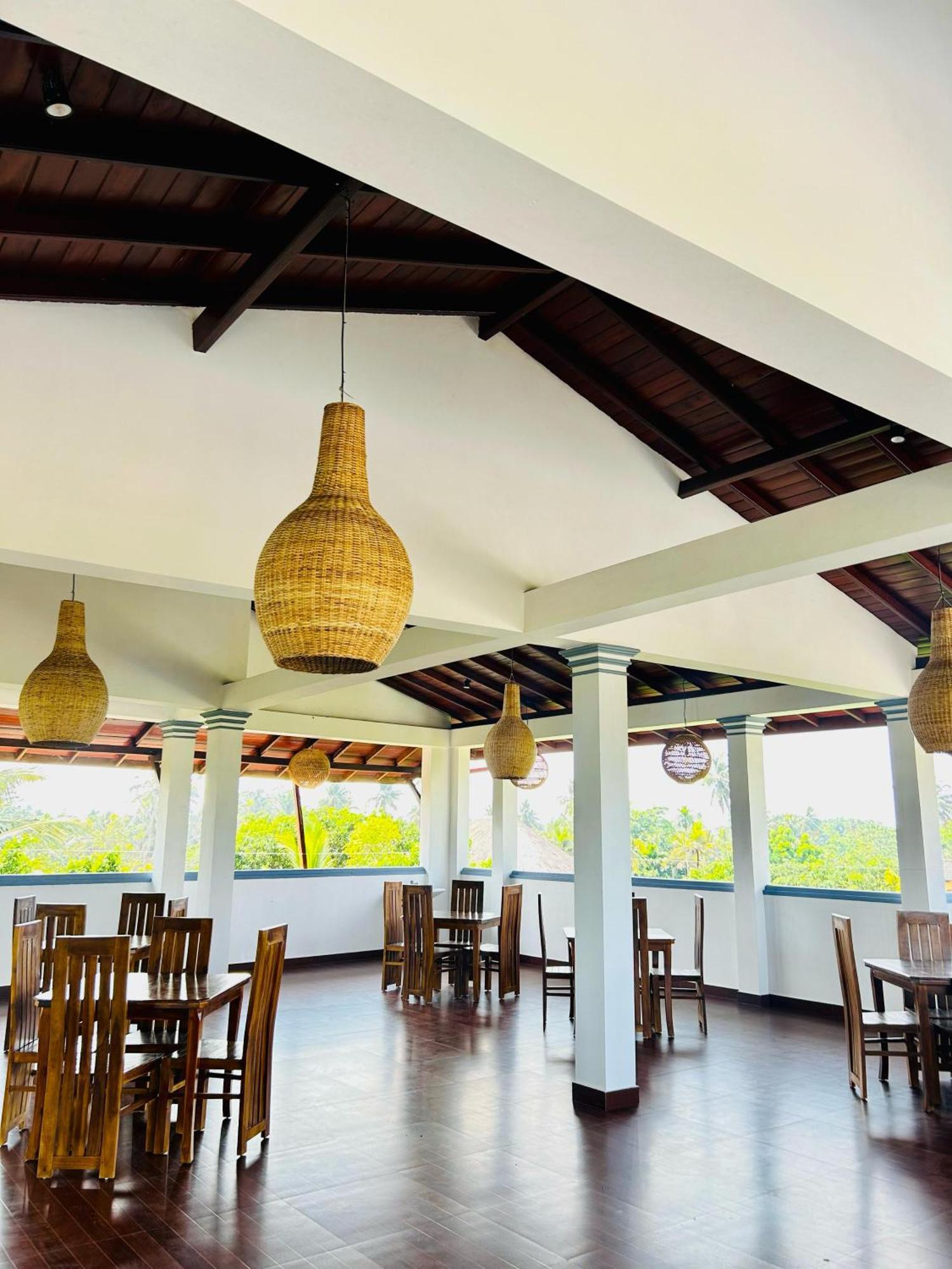 Crystal Wave Holiday Resort Polhena Matara Extérieur photo